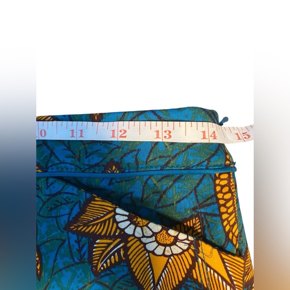 Beautiful shorts by Anthropologie - Picture 5 of 5